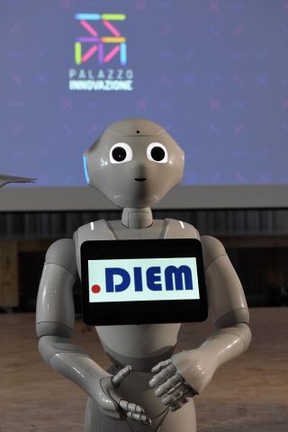 Pepper-Robot-DIEM-foto Massimo Pica