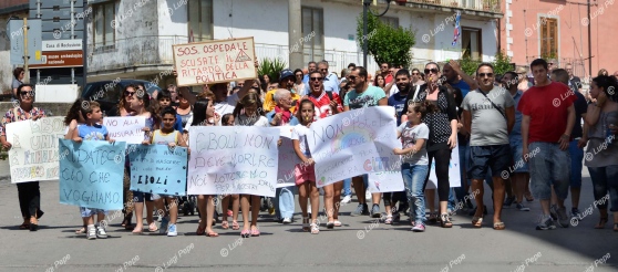 ASL-Salerno-protesta-delle-mamme-Foto La Città