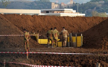 Bomba di Battipaglia-artificieri a lavoro