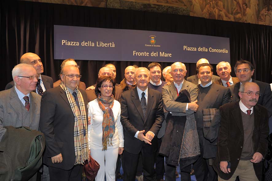 De Luca alla presentazione del plastico del fronte del mare