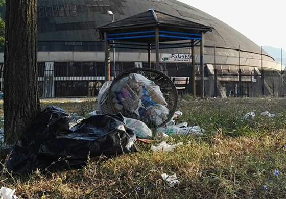 Eboli-Palasele-cumuli di immondizia