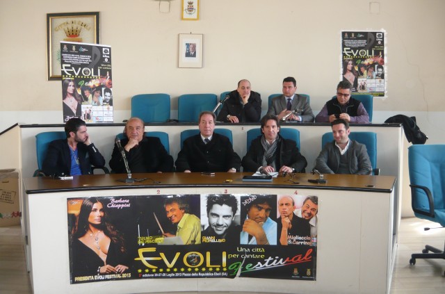 Gianni-Fiorellino-Salvatore-De-Pasquale-Cosimo-Cicia-Claudio-DEboli-Piergiorgio-Cesaro-in-alto-Migliacci-Liberato-Martucciello-Carlino-Evoli-Festival-2013