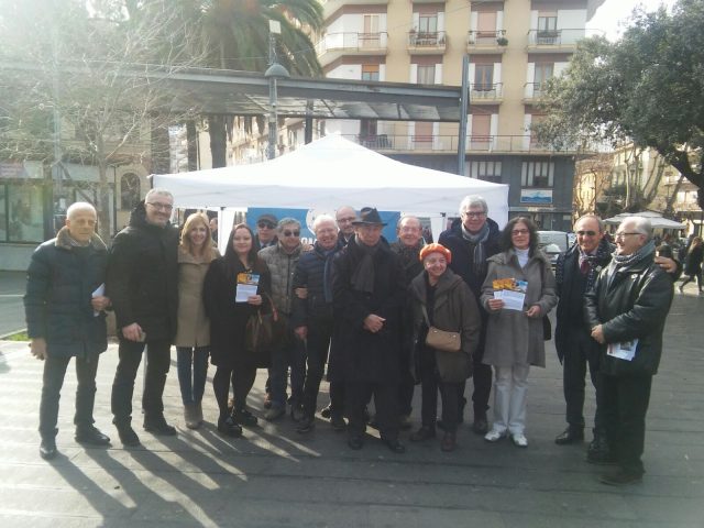 rifiuti-Eboli dice no-Gazebo