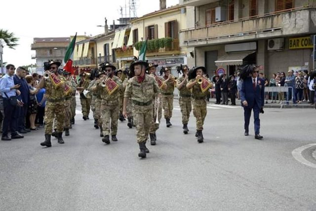 Inauguraziobe monumento al Bersagliere Eboli fanfara