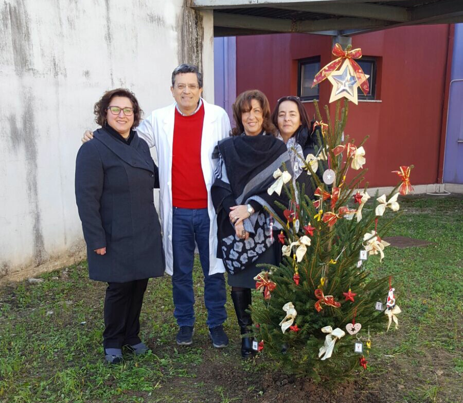 Angela Mazzariello-Rocco Basile-Antonella Citro-Carmela Fabiano-dono-abete-Hospice-Eboli