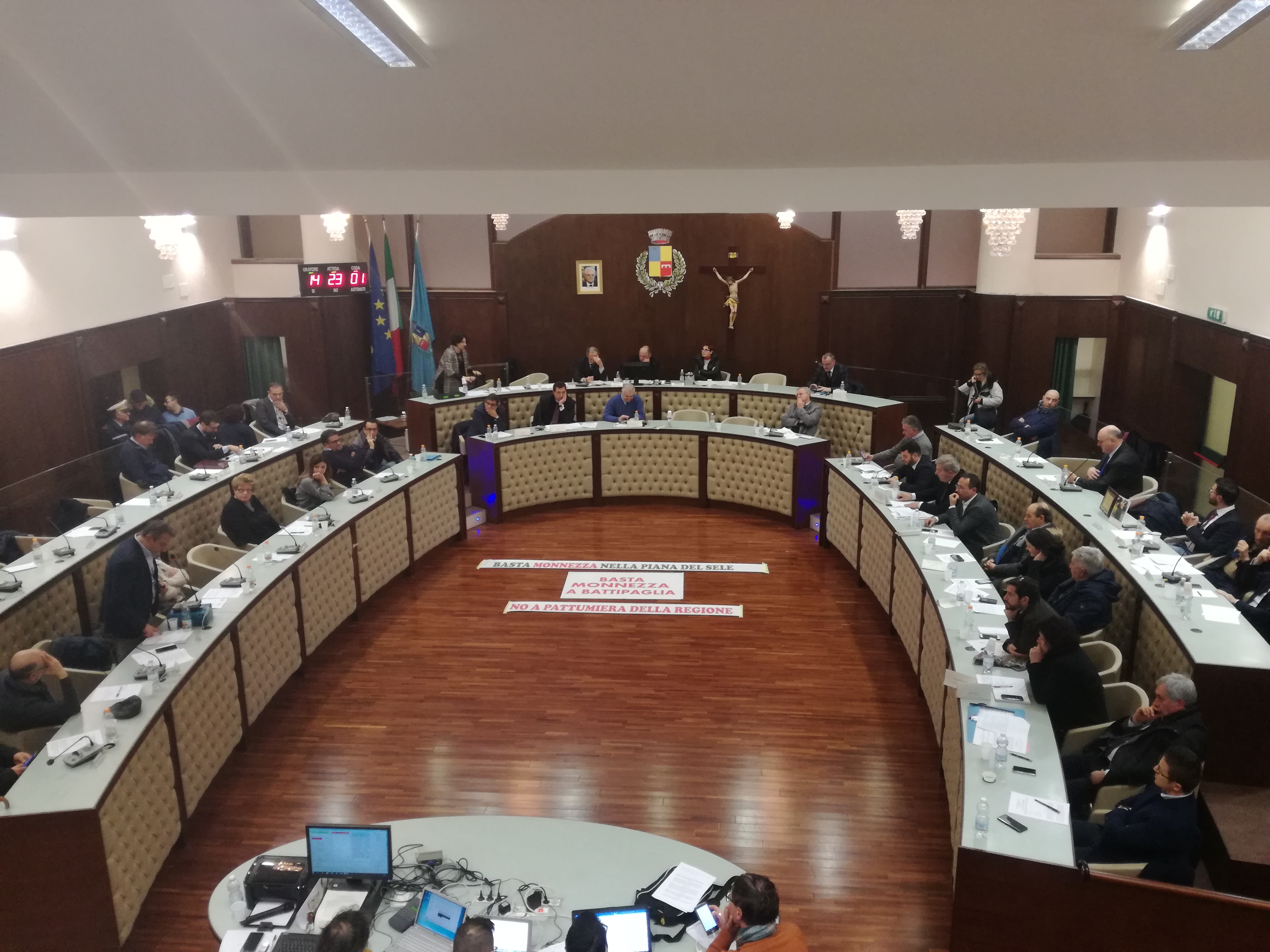 Battipaglia-Consiglio-monotematico-emergenza-rifiuti-