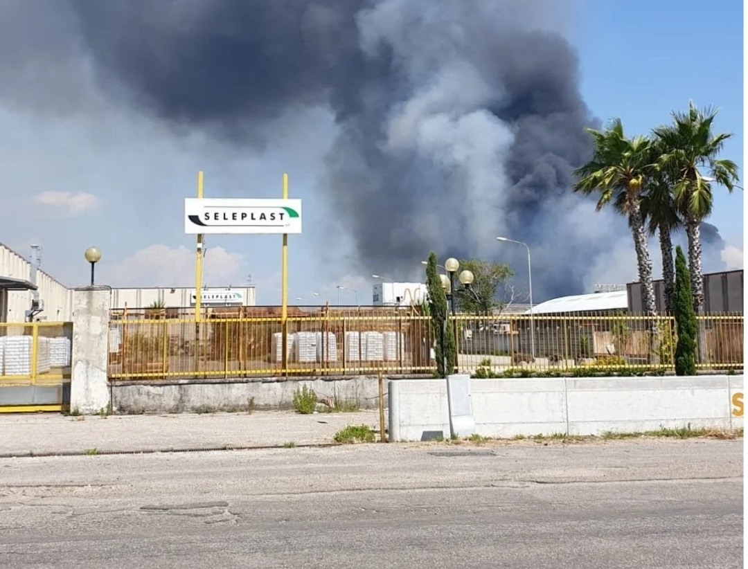 Incendio immondizia Battipaglia