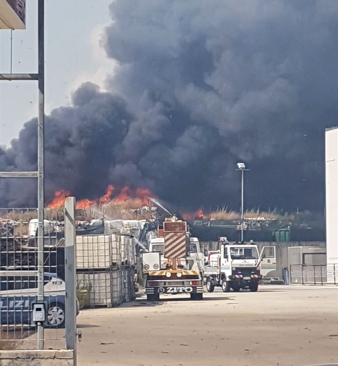 Incendio immondizia Battipaglia