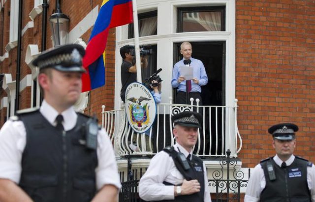 Julian-Assange-Ambasciata-Ecuador-Londra.jpg