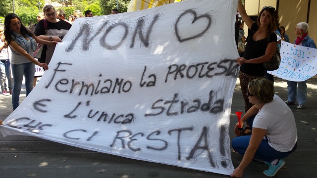 Lenzuolo-protesta-Ospedale-Eboli