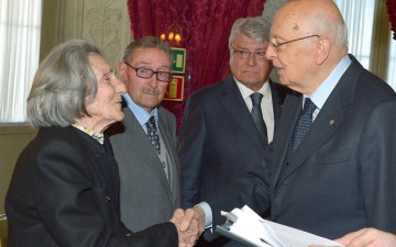 Napolitano-con-i-familiari-del-Comitato-dei-Caduti-di-Kos-69°-anniversario-della-Liberazione.