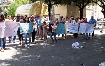 Protesta-Ospedale-esposizione-cartelli.