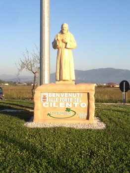 Rotatoria-Cioffi-Statua-Padre-Pio