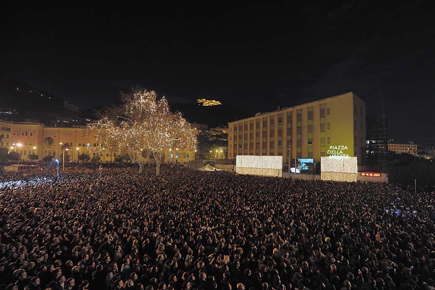 Piazza della libertà, il pubblico - concerto fine anno