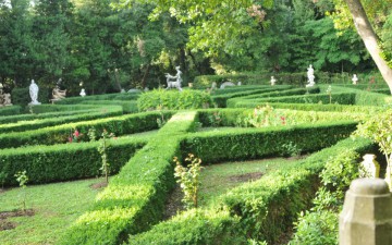 giardinoallItalianafiorito-Villa-Ayala-Valva