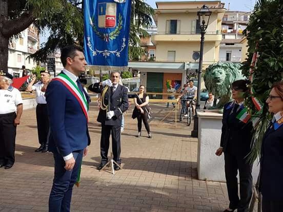 Festa Repubblica-tozzi-depone corona-battipaglia1