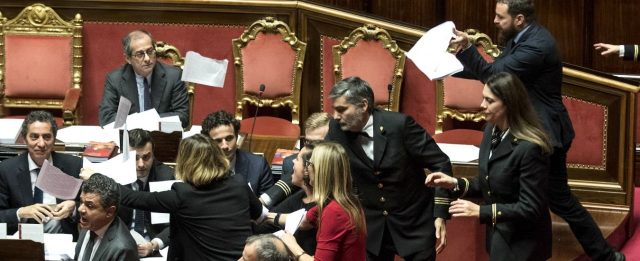 Manovra finanziaria 2018-rissa al Senato