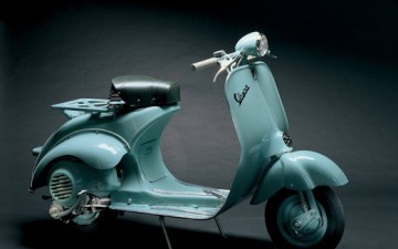 VESPA 125 U, 1953 Prodotta in soli 7.000 esemplari la Vespa 53 U è tra gli scooter più ricercati dai collezionisti. Foto © Archivio Piaggio